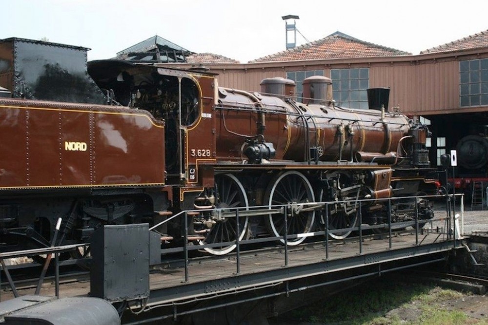 Quelle réussite cette robe #chocolat pour la #vapeur  #230D du Nord ! Ici préservée à #Longueville (77, entre Gretz-Armainvilliers et Troyes, sur la ligne 1😉) par l'association <a href="/ajecta_asso/">ＡＪＥＣＴＡ</a>.
Source : Le Point. Auteur inconnu.