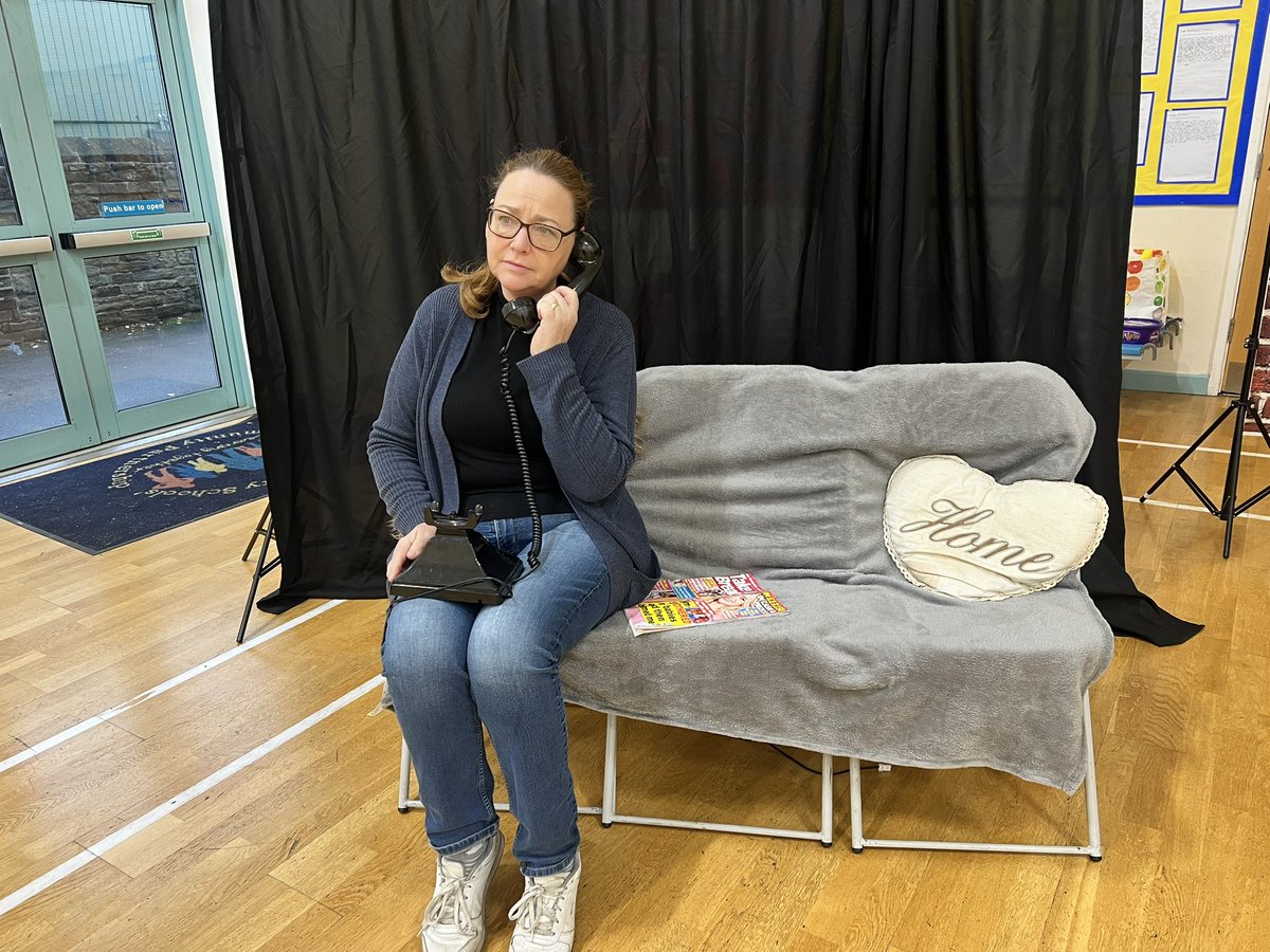 PenguinActing's tweet photo. @MoldgreenCPS this morning with Bobby &amp; our wonderful cast!Can’t wait to share these important messages. @SaferKirklees #theatreineducation #countylines #tacklinggangcrime #knifecrime #earlyintervention #prevention #penguinacting @RobMCotterill @DaleHooley @ashleypekri @KALL3494 https://t.co/ObiJPJXdhi