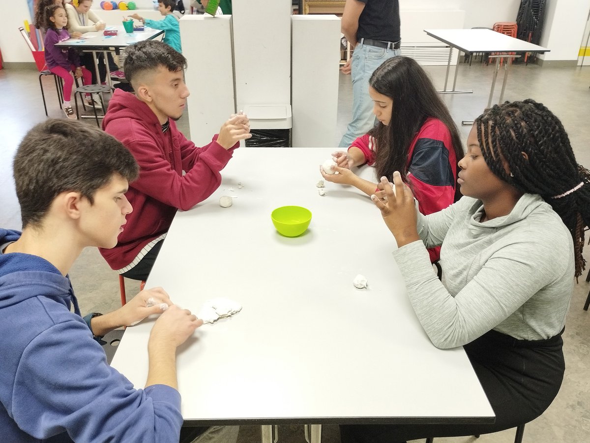 ColegioGaudem's tweet photo. El alumnado de #ProgramasProfesionales ha realizado una visita taller a la @fmapfre, donde han tenido la oportunidad de conocer la obra de #MedardoRosso, pionero de la escultura moderna, y los cuadros de #JoaquínSorolla 🖌️
#ColegioGaudem > #UnProyectoSingular en #Madrid #Barajas https://t.co/TS6H6fM7Qf