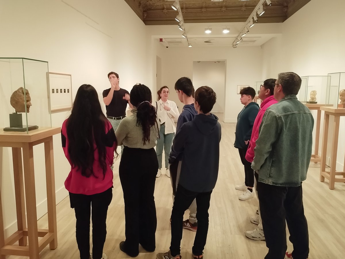 ColegioGaudem's tweet photo. El alumnado de #ProgramasProfesionales ha realizado una visita taller a la @fmapfre, donde han tenido la oportunidad de conocer la obra de #MedardoRosso, pionero de la escultura moderna, y los cuadros de #JoaquínSorolla 🖌️
#ColegioGaudem > #UnProyectoSingular en #Madrid #Barajas https://t.co/TS6H6fM7Qf