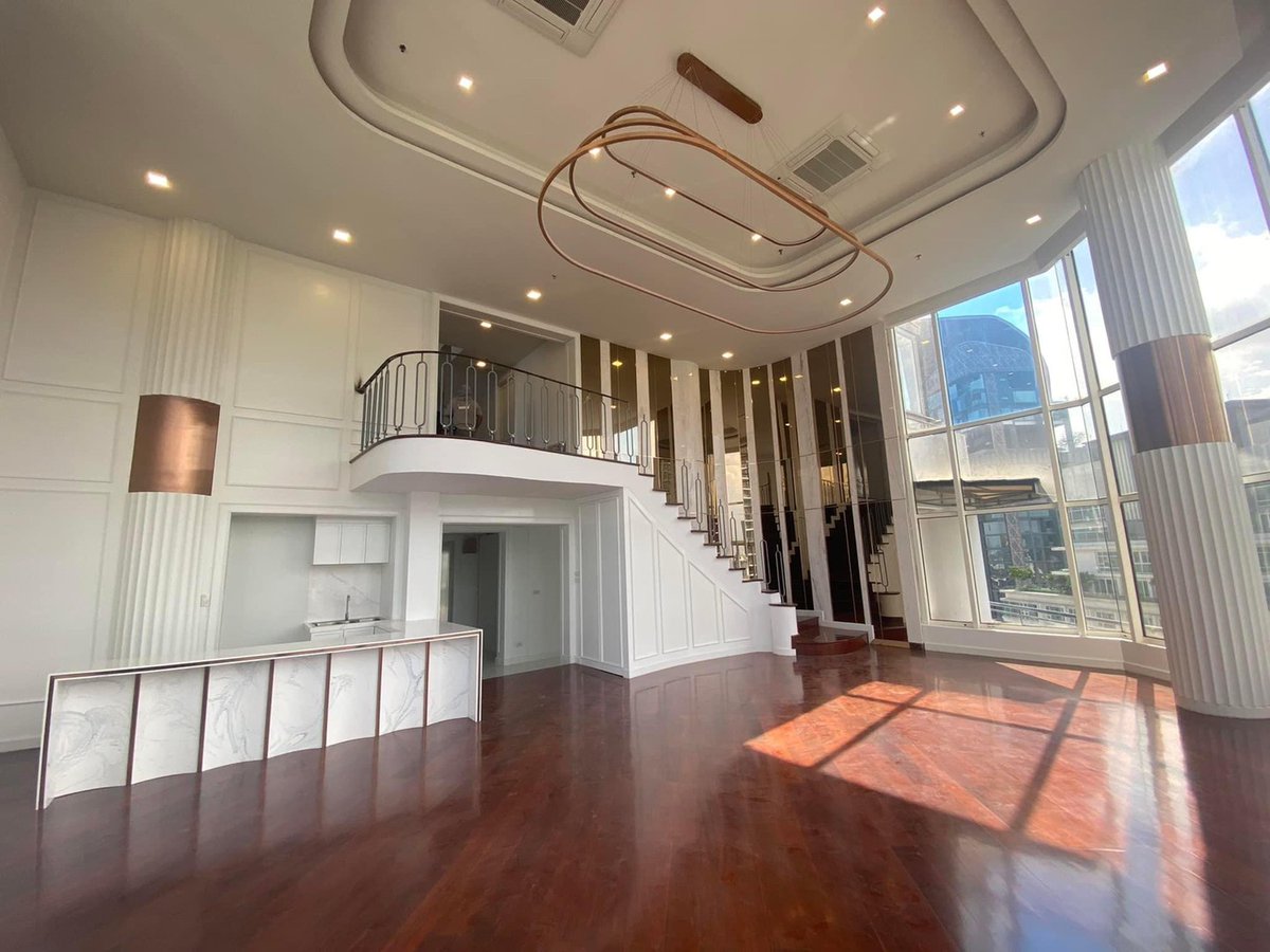 PrimeMeridianLX's tweet photo. Moon Tower, Bangkok | Top floor penthouse triplex with large atrium and glass façade, top floor balcony with jacuzzi, 6 bedrooms, interior size of 657 Sqm.

Available for sale: 75,000,000 THB
#MoonTower #BangkokPenthouse https://t.co/IUlR5DVTrT