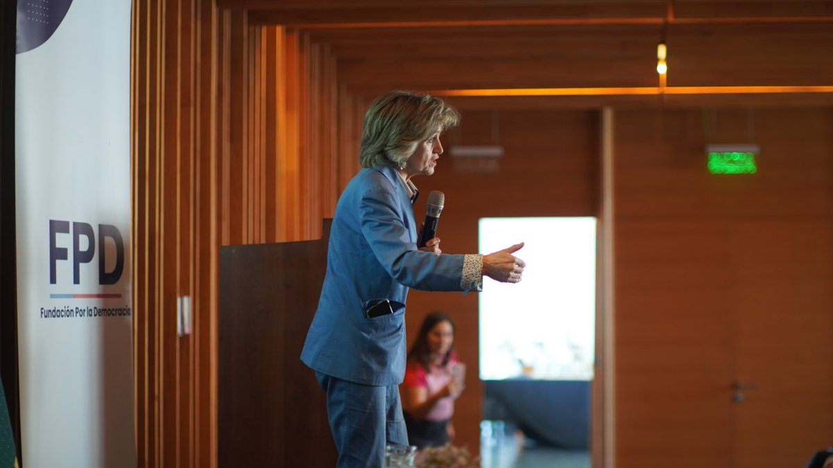 fpabloiglesias's tweet photo. ☂️Seminario "Cuidar es Trabajar". Con @fpd_cl, @ppdmujeres y financiación del @MAECgob 

Inauguró nuestra presidenta, @luisacarcedo, exministra de Sanidad y especialista en la materia.

Intervinieron: @totiorellanag, Leslie Venegas, @INDAP_Chile, M. José Brontes y Gladys González https://t.co/4sGdTsZ4dL