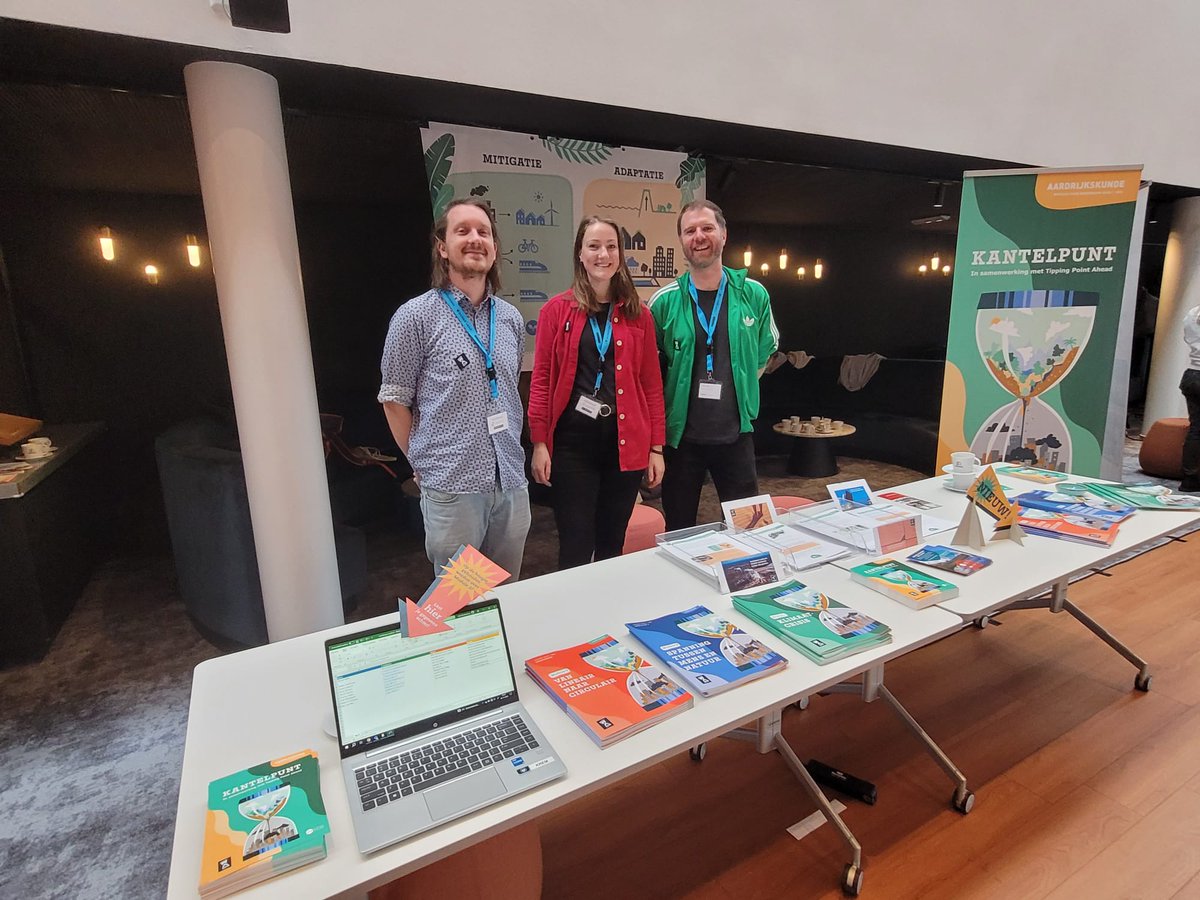 Ook Tipping Point Ahead en het docententeam van Kantelpunt zijn vandaag present op de #knagdag in Apeldoorn! 

Meer weten over lesmaterialen over klimaatverandering? Bezoek dan ons standje op de informatiemarkt! 

#knag #kantelpunt #knagdag