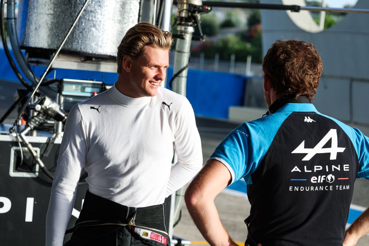 Let’s go racing together! Excited to be part of the new Hypercar chapter in Alpine's endurance racing history 💪
@signatechAlpine <a href="/FIAWEC/">FIA World Endurance Championship</a>