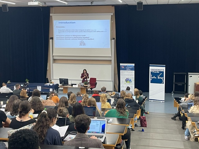 Rania Kassir présente ses travaux sur le dépistage cognitif des patients bilingues