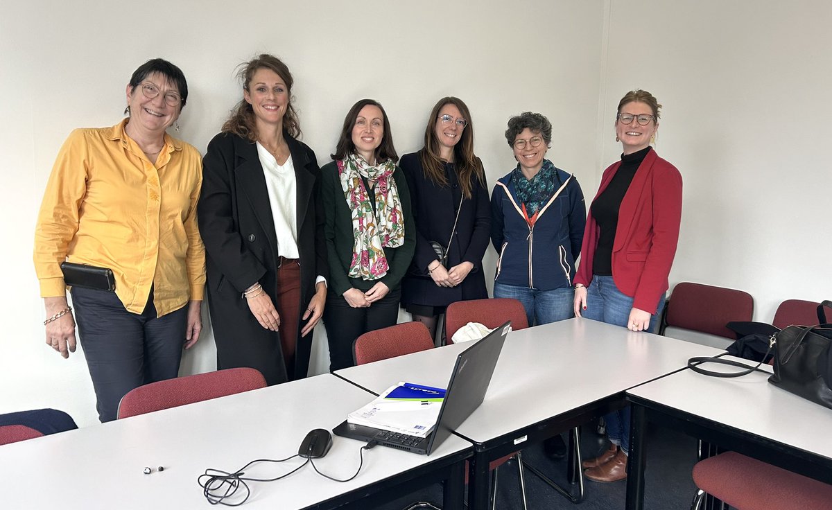 ERVMAcvdl's tweet photo. [Tour d’horizon de nos délégations départementales @ARS_CVDL- 🚙]

Après un passage chez nos amis de la #DDARS28, nous avons rendu visite hier à Mme Cons, référente PA à la #DDARS41 😊

L’occasion d’échanger sur nos différentes missions communes👨🏻‍🦳👵🏼

➡️ Prochain rdv : la #DDARS45 https://t.co/6PoJdhD1kx
