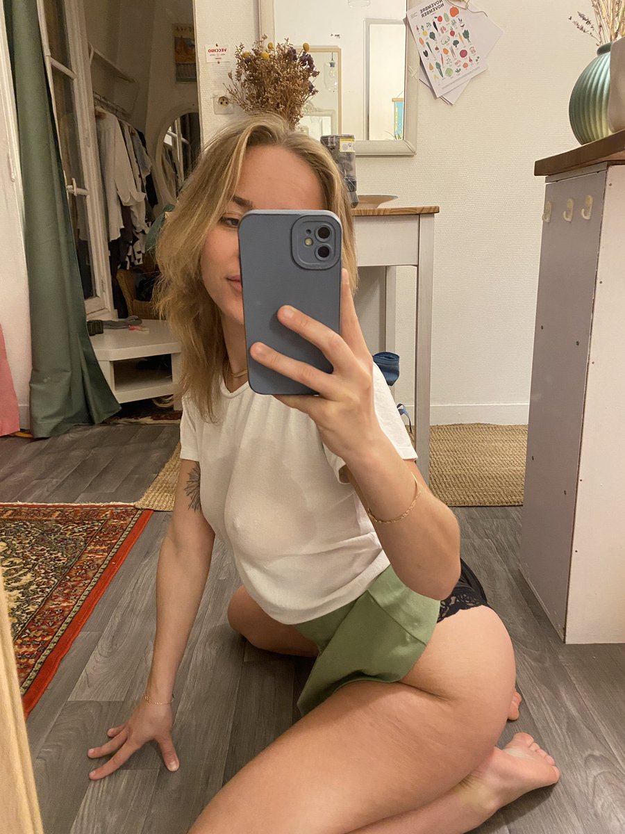 good morning y’all!!! rise and shine!!! today starts 50% OFF for the 10 FASTEST babes 🩷 onlyfans.com/haleighviviani