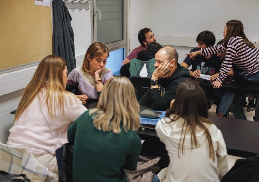🎬 #CineBase | 📚 Aquesta setmana, els docents estan immersos en una formació única a l'<a href="/escac/">ESCAC</a>, explorant noves formes d'integrar la narrativa audiovisual a les aules.