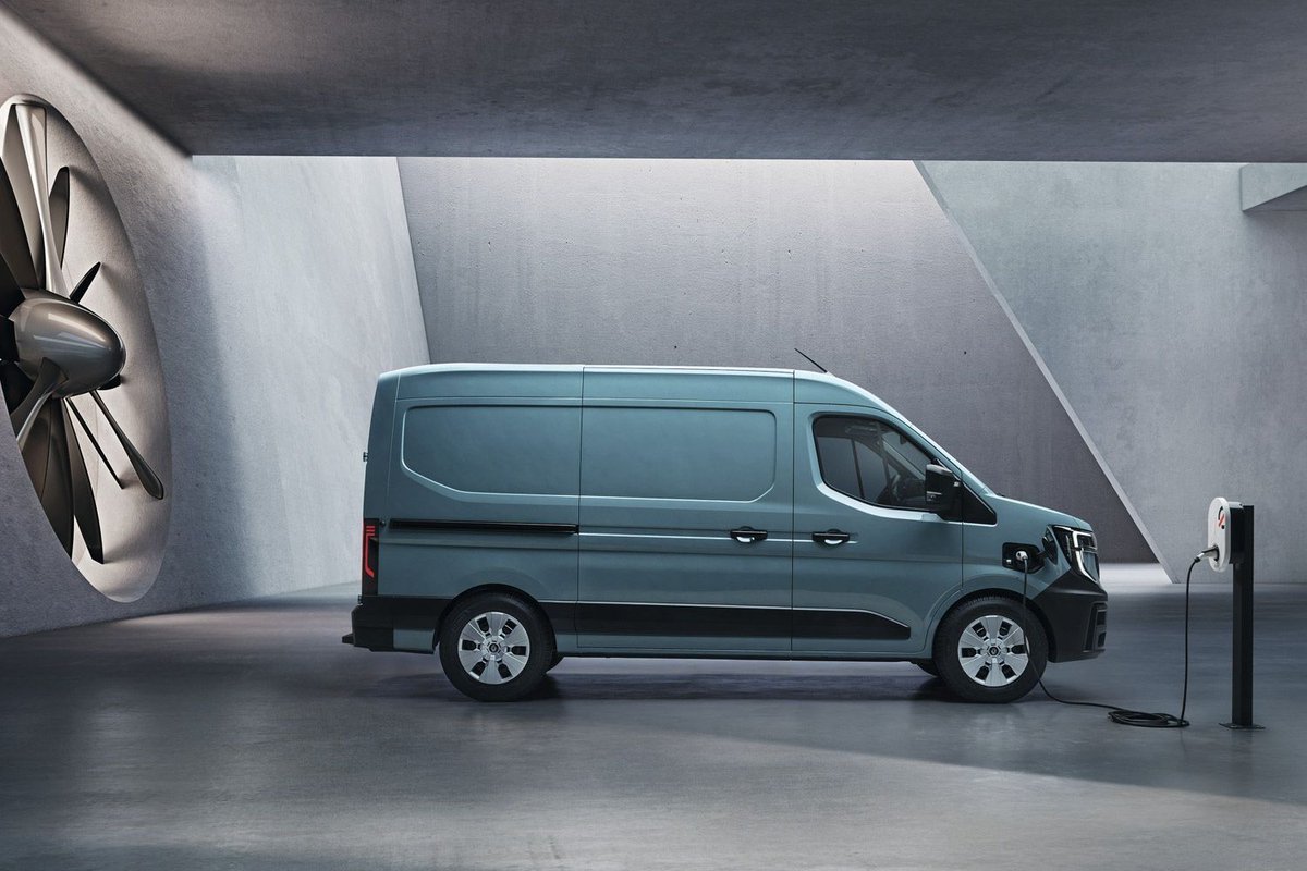 Renault has revealed its new Master van, and it’s coming with electric power and more aerodynamic styling. Full story here: buff.ly/3R9D6qB <a href="/renaultireland/">@renaultireland</a>