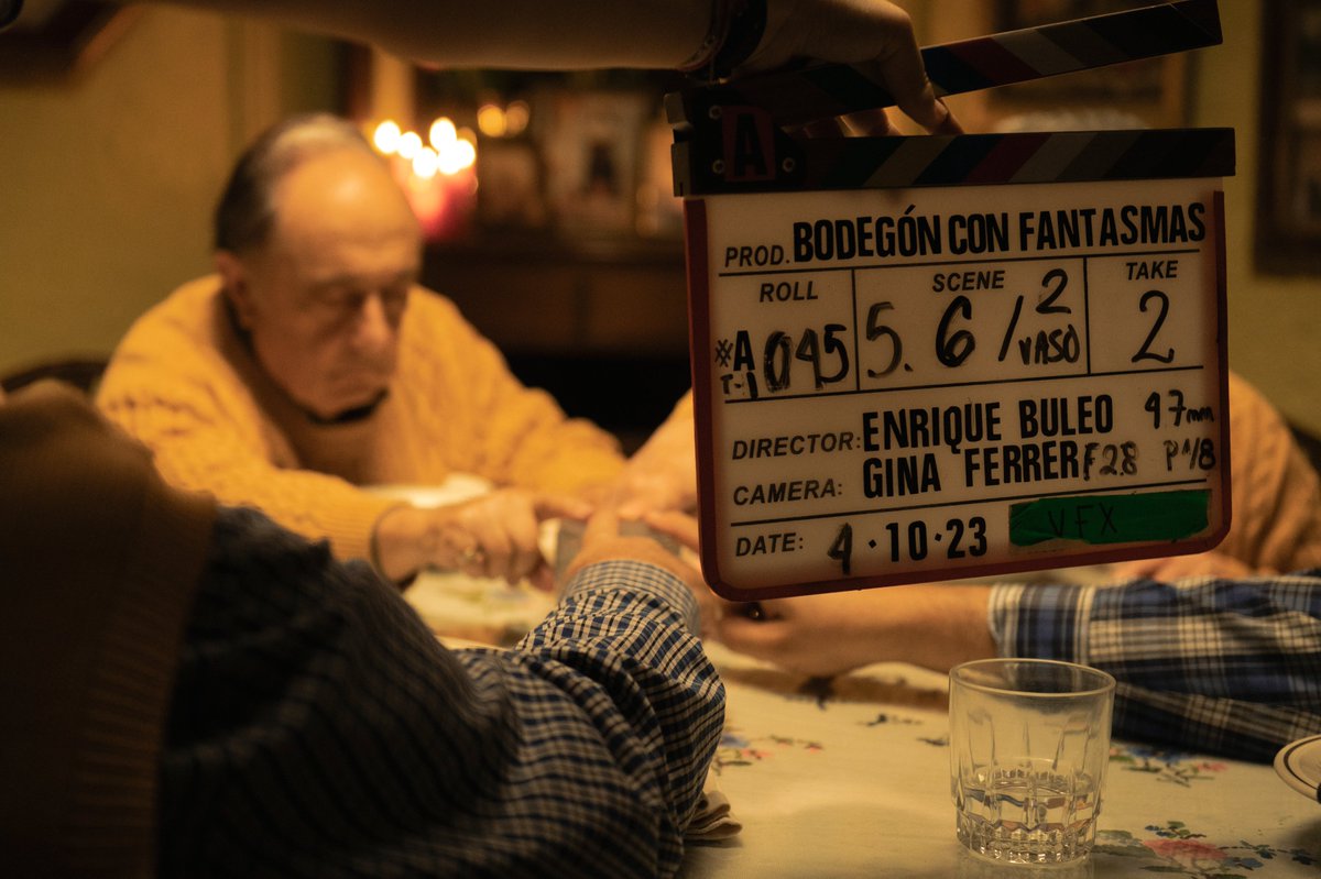 #RodajesCineEspañol Enrique Buleo rueda su ópera prima, Bodegón con fantasmas, una comedia negra sobre los vecinos de un pequeño pueblo de La Mancha.
academiadecine.com/2023/11/21/mae…