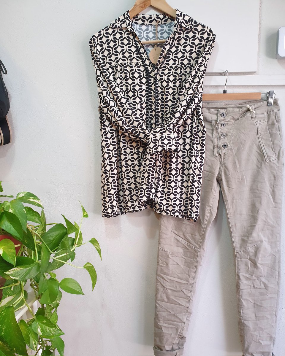 🍄🍂Hoy te proponemos éste Outfit 🍂🍄#blusasbonitas #outfittoday #pantalones #modacomfy #modacasual #comerçdepoble #comerçdeproximitat #Viladecans #baixllobregat #pilarttienda