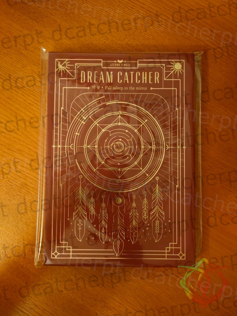 [GIVEAWAY 1/3]
🎁[Nightmare - Fall asleep in the mirror] (unsealed)

Rules:
- RT
- Stream 'OOTD' in any streaming platform
- Reply with proof and use the hashtags 
#Dreamcatcher #OOTD #VillainS

✅Worldwide
⏰Deadline: 10.12 - 23:59 KST
🗓️Results: 11.12