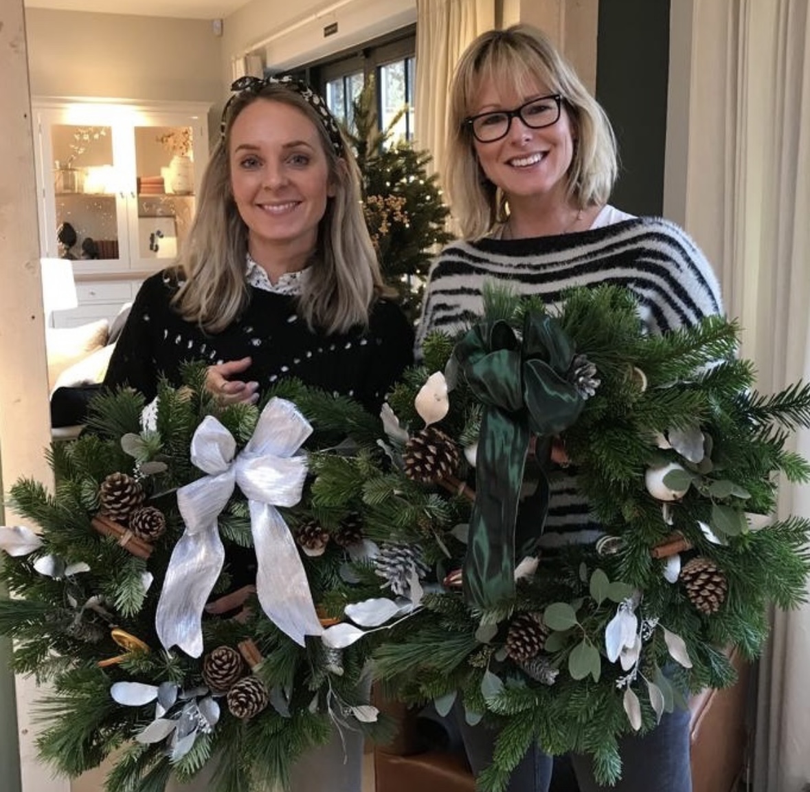 Looking forward to being back at Neptune Farnham next week for some more fabulous festive #wreath workshops!
We have two sessions running on Thursday 30th November; 10-12am and 2-4pm
To book, please visit: moutan.co.uk/workshops/ and browse  or call us on: 01252 718803
#Farnham