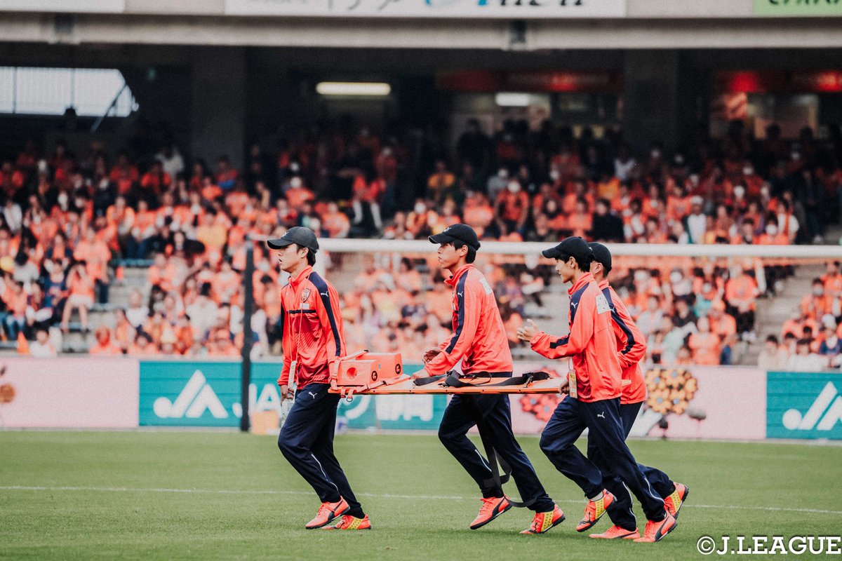 J_League's tweet photo. ／
本日、11月23日は #勤労感謝の日🙌
＼

Jリーグはたくさんの方々の支えがあって
安心・安全な試合運営ができています🙇🏻‍♂️

いつも陰ながら支えていただきありがとうございます 💐💫

#Ｊリーグあいさつ https://t.co/2trYxhUalI