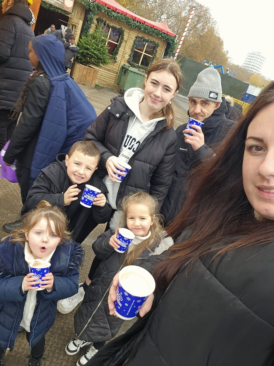 jessiim94's tweet photo. Winter wonderland hyde park '23 ❤️ https://t.co/gNcYneke5Q