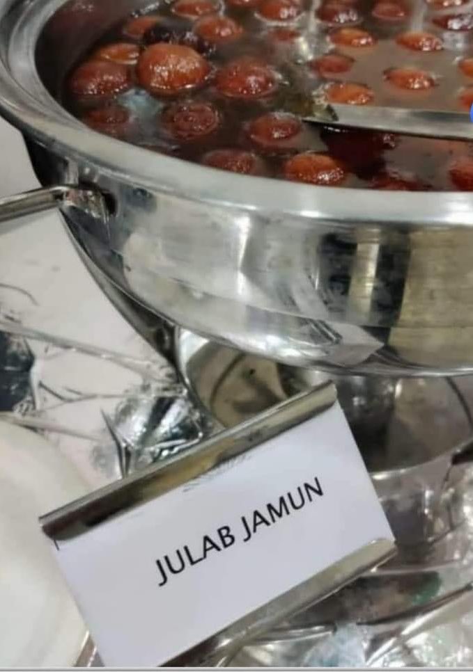 #Fun and #humour served along with the dishes!

Imagine you stop by the counter to have a tasty dessert and this is what you see written below!

Haha, will definitely think twice before getting it served!

#humour #fun #Food