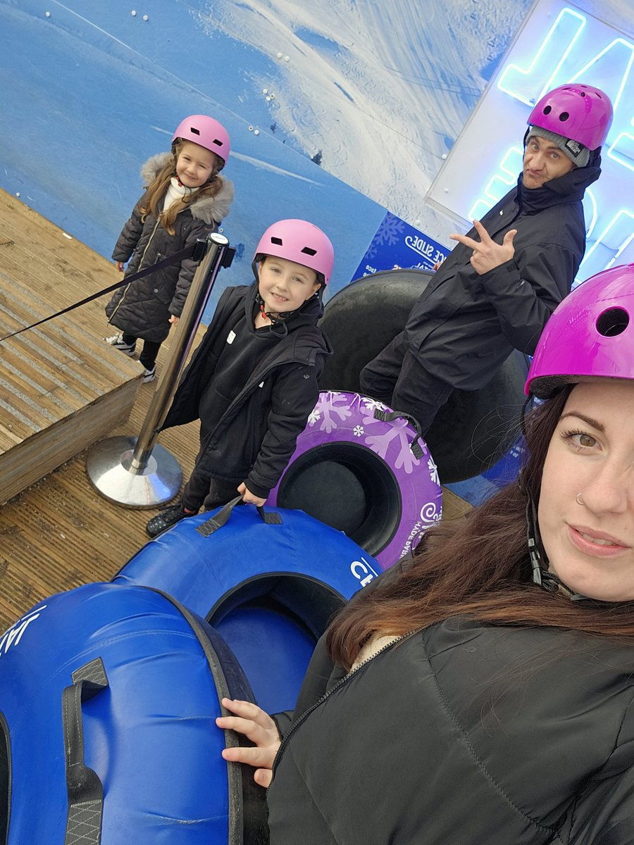 jessiim94's tweet photo. Winter wonderland hyde park '23 ❤️ https://t.co/gNcYneke5Q