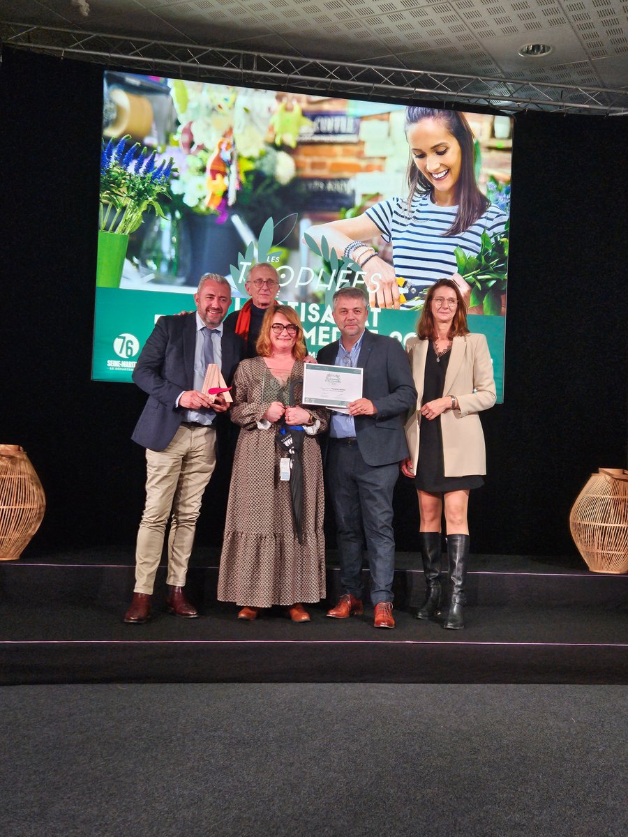 Nos commerçants sont à l’honneur lors des trophées de l’artisanat 2023.
Félicitation à Maryline Dupré de la Maroquinerie Les quatre feuilles à #bolbec, qui a obtenu la 1ère place lors des trophées de l’artisanat 2023 dans la catégorie activité de proximité !