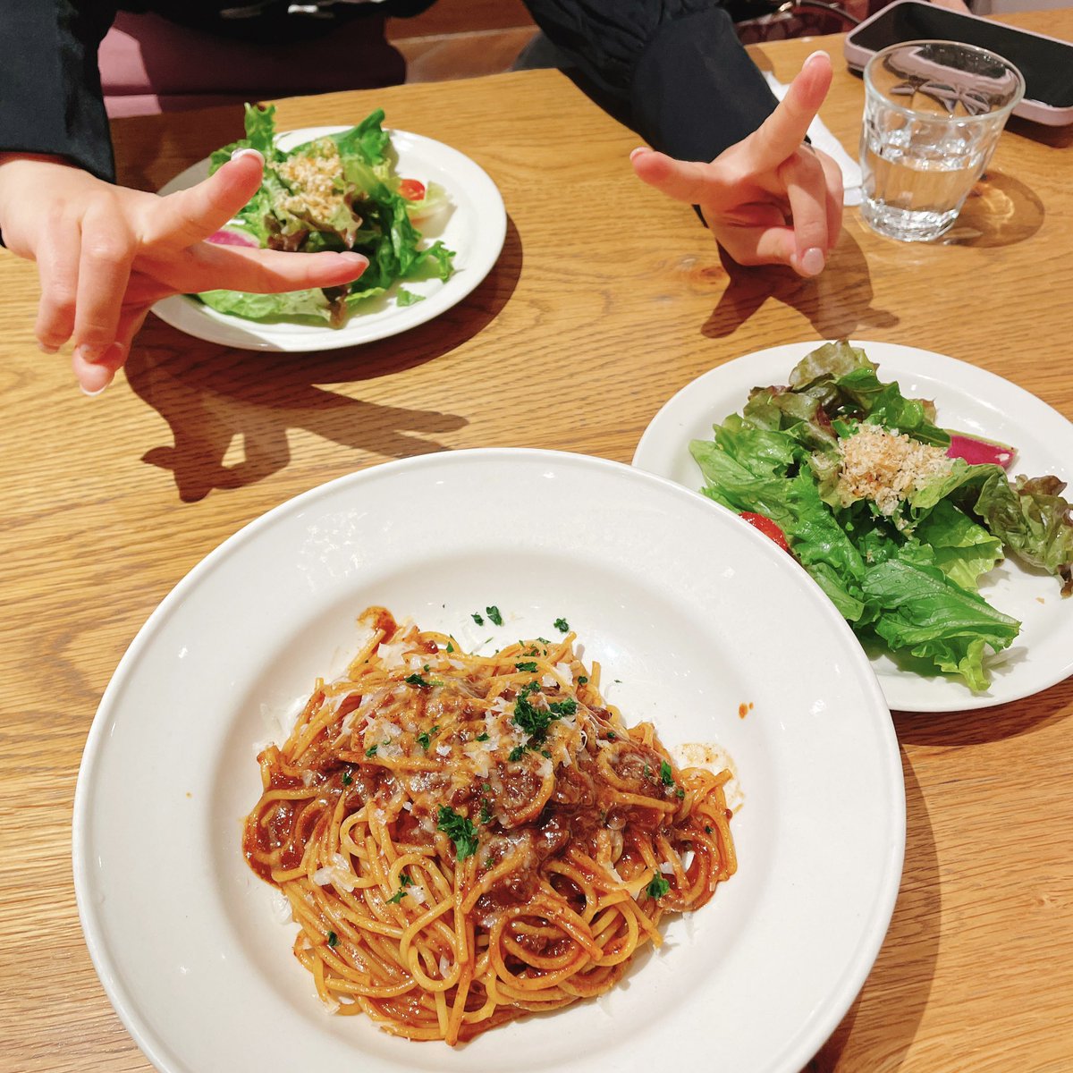 「最近食べた物たち。食欲が止まらなくて無限に食べてしまう…今は焼肉と鍋が食べたい 」|おやつ🍖肉🍖のイラスト