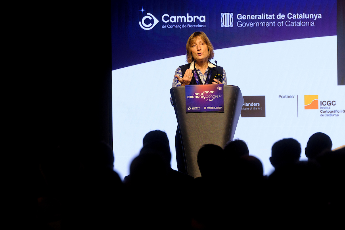 CambraBCN's tweet photo. La inversió privada al sector espacial europeu va enfilar-se un 66% el 2022 fins a superar els 1.000 milions d'euros.

🚀 Una de les dades que destaca @NajaGeraldine, directora de comercialització, indústria i competitivitat de l’@esa.

#NewSpace23 https://t.co/MIYBeGvK8o