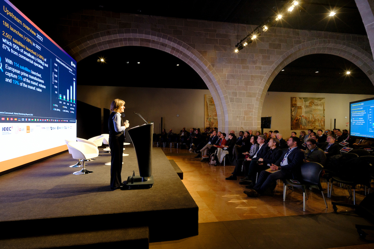 CambraBCN's tweet photo. La inversió privada al sector espacial europeu va enfilar-se un 66% el 2022 fins a superar els 1.000 milions d'euros.

🚀 Una de les dades que destaca @NajaGeraldine, directora de comercialització, indústria i competitivitat de l’@esa.

#NewSpace23 https://t.co/MIYBeGvK8o