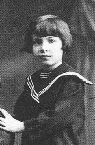 AuschwitzMuseum's tweet photo. 22 November 1928 | A French Jewish girl, Suzanne Plotek, was born in Paris.

She arrived at #Auschwitz on 19 August 1942 in a transport of 997 Jews deported from Drancy. She was among 897 of them murdered in gas chambers after the selection. https://t.co/fXiCAemRWA