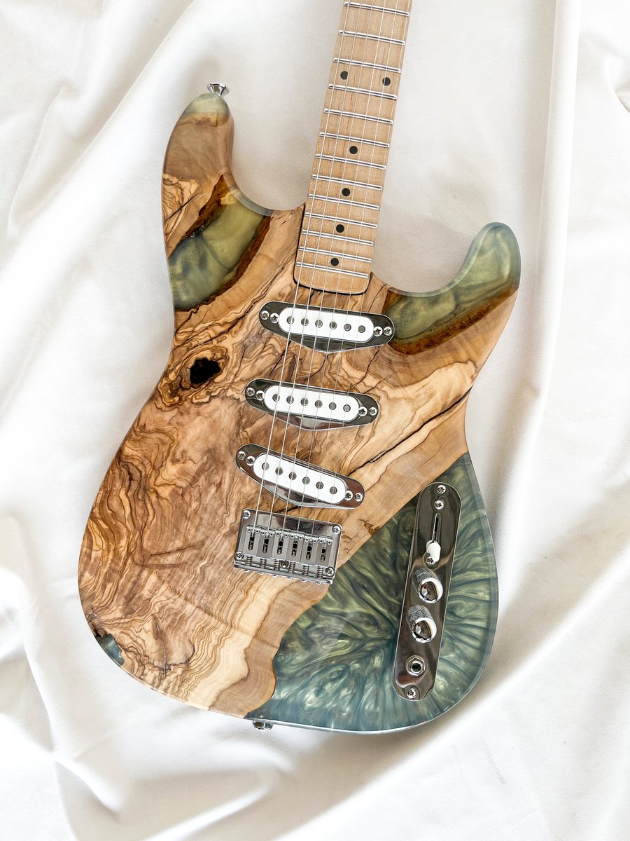 odywood's tweet photo. https://t.co/DNrFCabMlt
Özel Üretim Epoksi Elektro Gitar https://t.co/E8xqwLXsde