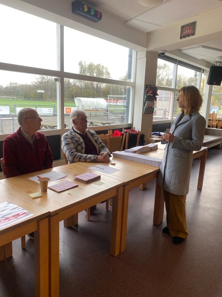 Joyce Langenacker (@jlangenacker) on Twitter photo Vanochtend gestemd in Duivendrecht. In <a href="/Ouder_Amstel/">Gem. Ouder-Amstel</a> kunt u vandaag op 8 stembureaus terecht tot 21.00 uur om uw stem uit te brengen. Ik ben trots op al die vrijwilligers en onze organisatie die dit weer mogelijk maken. Vanochtend gestemd in Duivendrecht. In <a href="/Ouder_Amstel/">Gem. Ouder-Amstel</a> kunt u vandaag op 8 stembureaus terecht tot 21.00 uur om uw stem uit te brengen. Ik ben trots op al die vrijwilligers en onze organisatie die dit weer mogelijk maken.