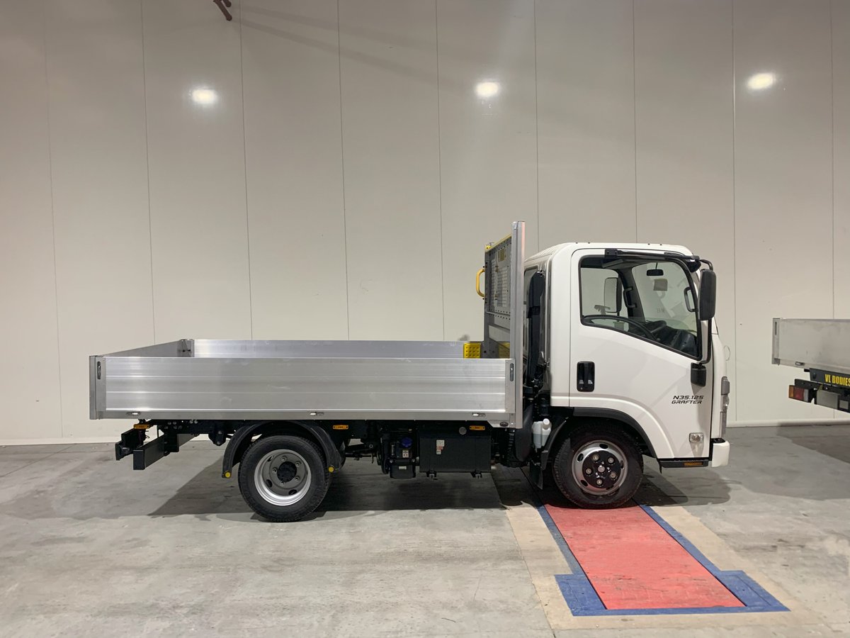 VANLINERS_LTD's tweet image. At Vanliners Limited, did you know that we specialise in more than just van conversions?  

We also specialise in bodies.

Our VL Bodies team has completed some amazing work, on these Isuzu UK dropsides and tippers.

#vanliners #vanconversion #vlbodies #Isuzu #tipper #bodies