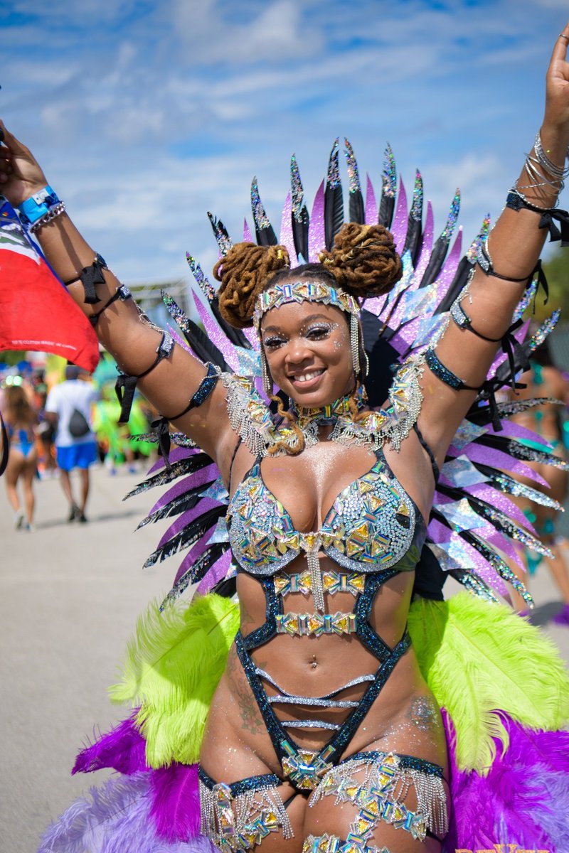MascotsIntl's tweet photo. Smiles, sunshine, and a sprinkle of magic!
📸 @islandbox7 

#MascotsInternational
#MascotsInternational2023
#MascotsJouvert
#MascotsCarnival
#MiamiCarnival
#MiamiCarnival2023
#UnderTheInfluence
#Soca https://t.co/5sxYm76E6S