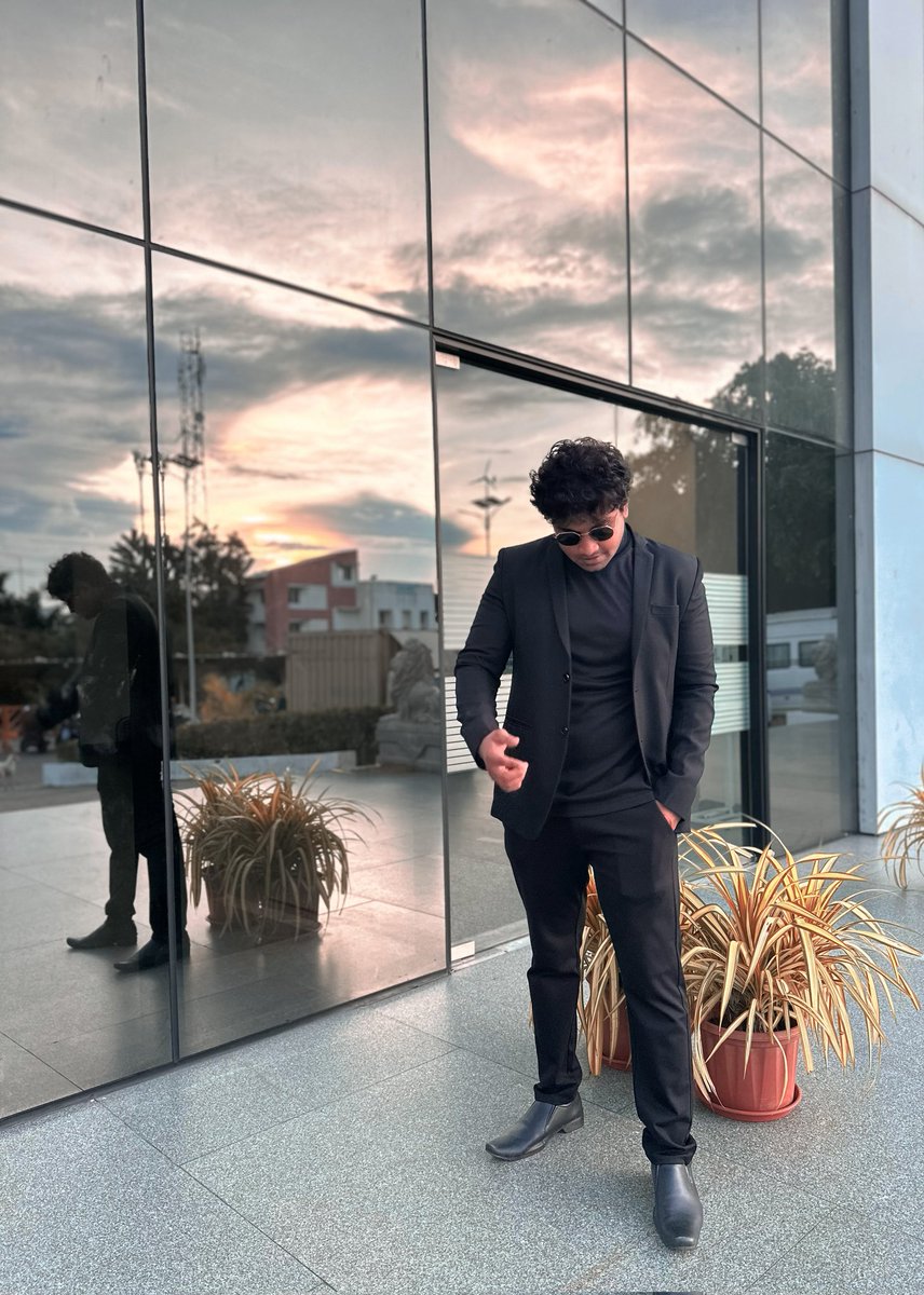 arun10032000's tweet photo. Keep it simple, keep it simple black. https://t.co/py3rIuj1FV