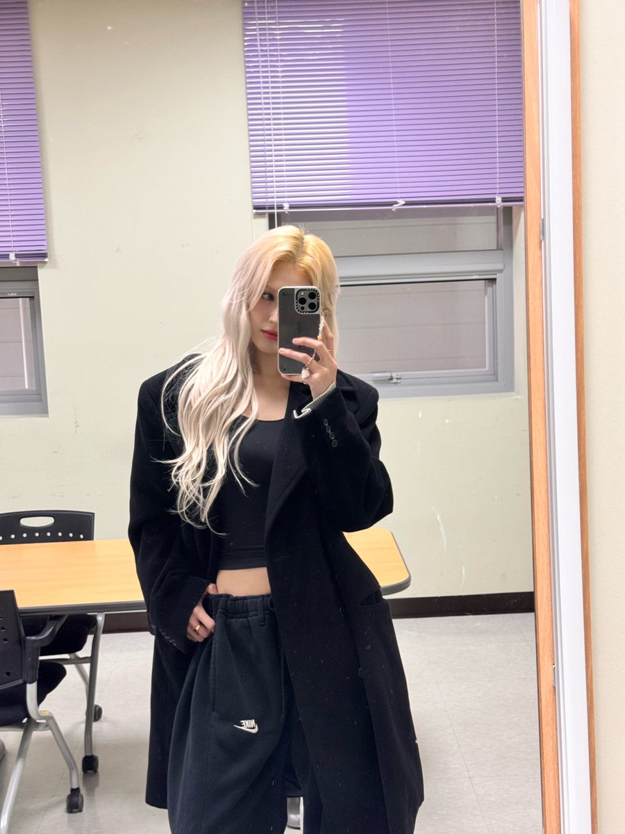 jeon somi is the finest my god 😩