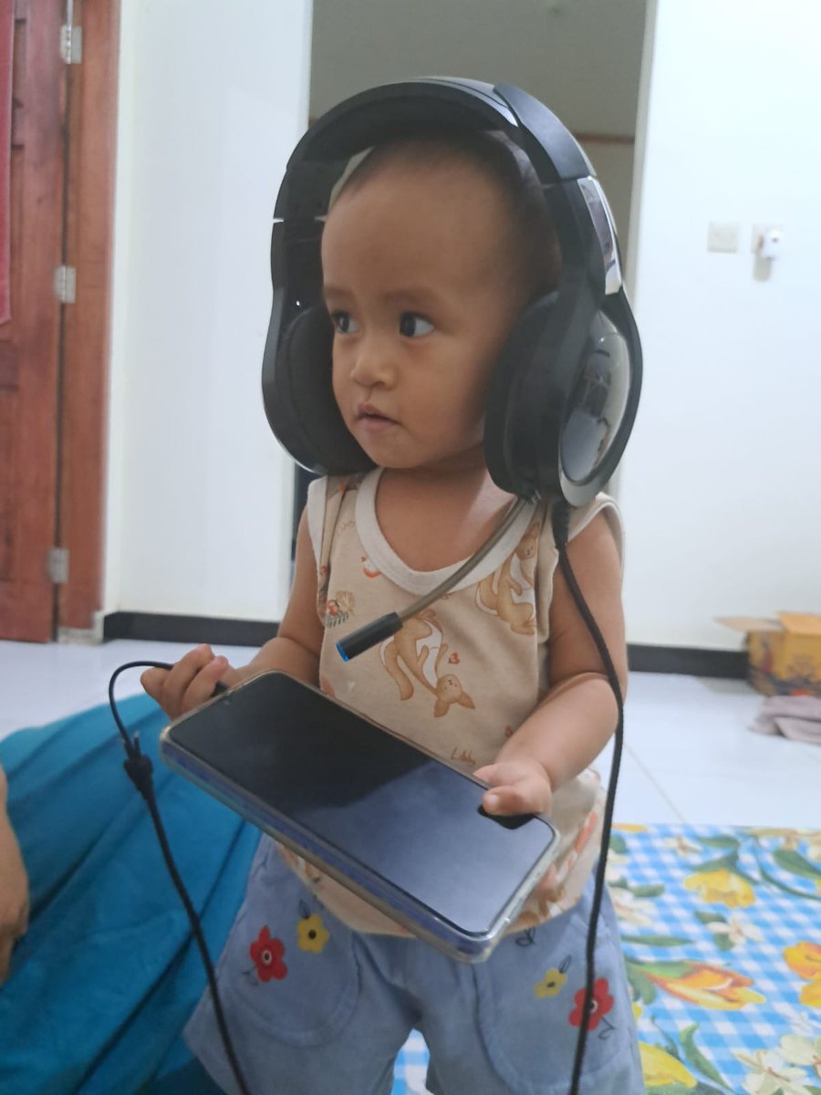 Tes tes. 
Kita bajak hp paman dulu. . 
#BuahHati #Cinta