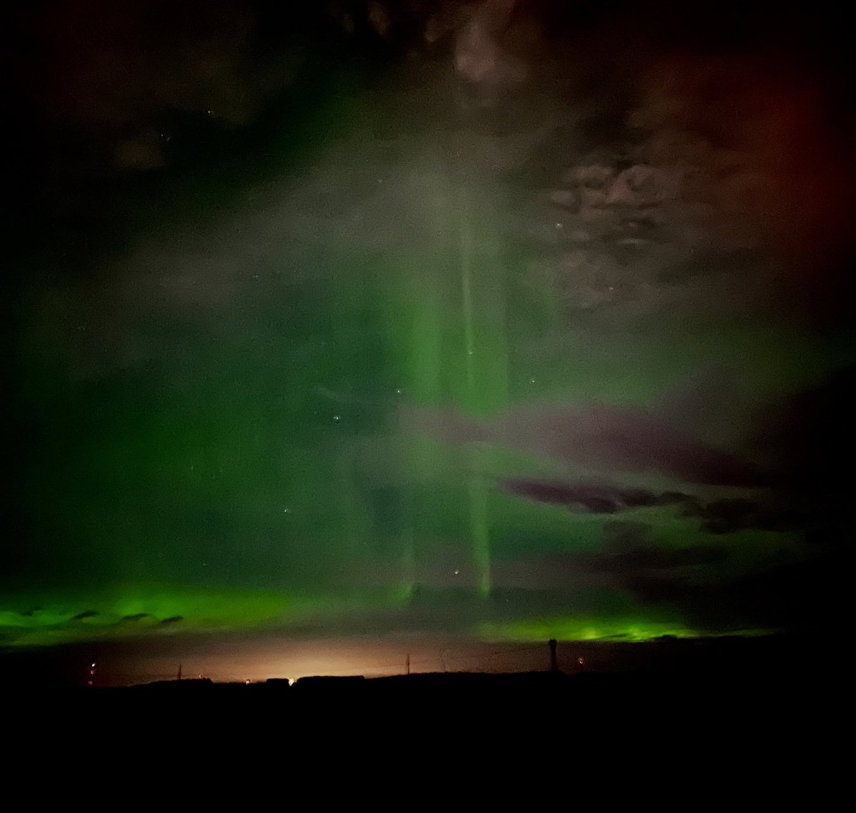 bunsenbernerbmd's tweet photo. Super pretty northern lights tonight even with tons of clouds! https://t.co/bsFJBWWoRT