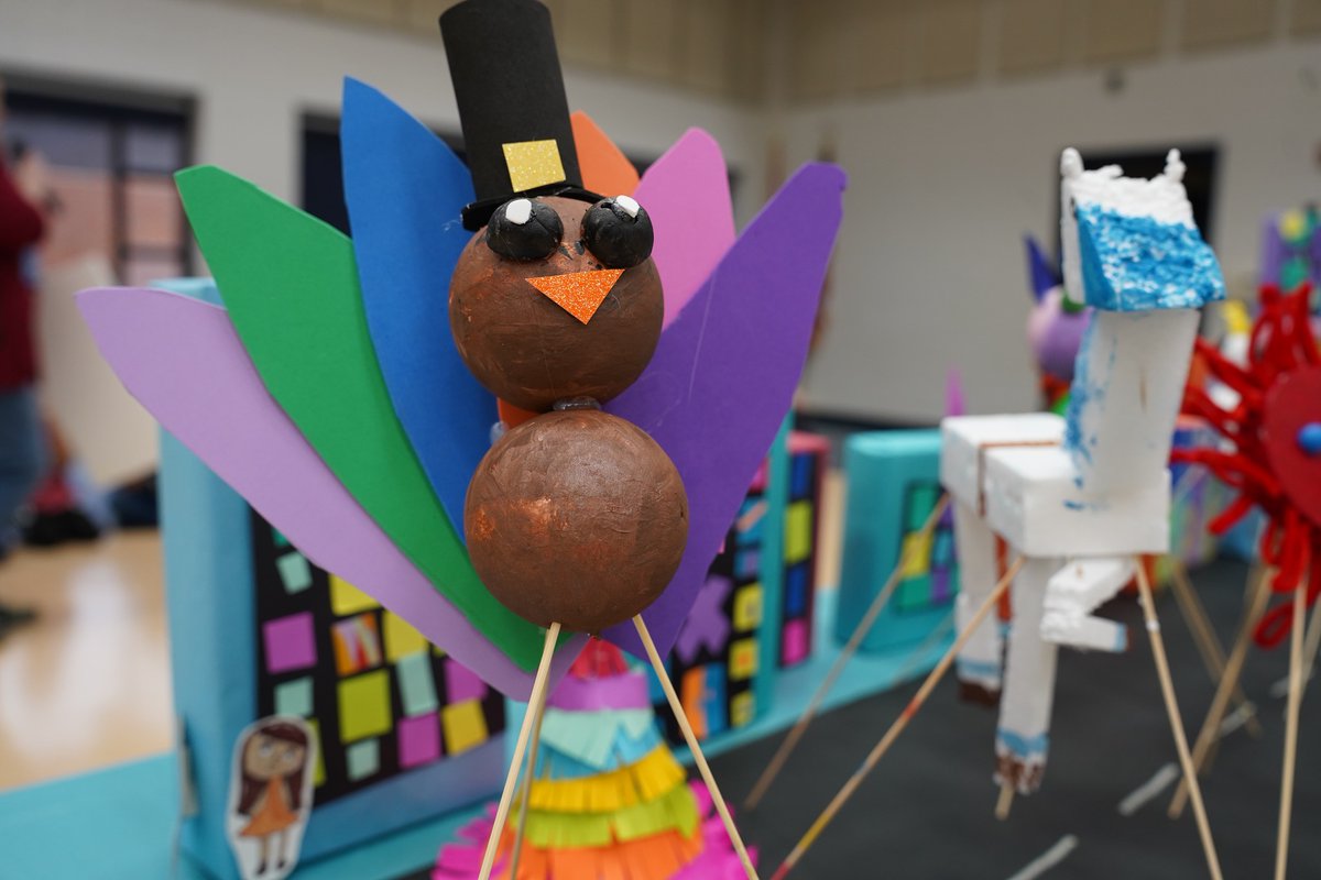 acjnewman's tweet photo. Dean Road's tabletop version of Macy's Thanksgiving Day Parade! @melissasweet01 @JennaBushHager @TODAYshow @HodaAndJenna @alroker https://t.co/UvllOpa6JE
