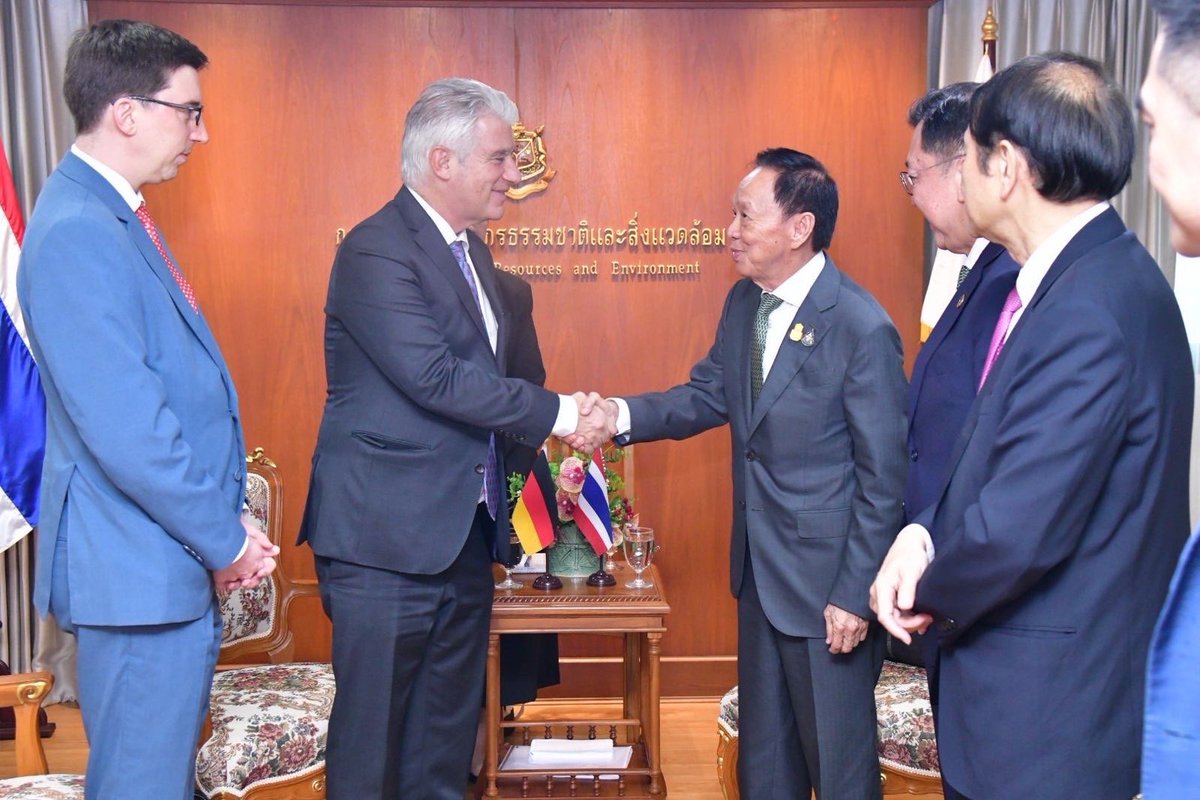 GERinThailand's tweet photo. In anticipation of #COP28 starting on 30Nov in Dubai, @GermanAmbTHA discussed🇹🇭stance on greenhouse gas reduction with DPM &amp; Environment Minister Pol.Gen.Patcharawat Wongsuwan. Grateful for🇩🇪 ongoing support, the Minister highlighted the importance of climate protection measures. https://t.co/smmCoKMnYj