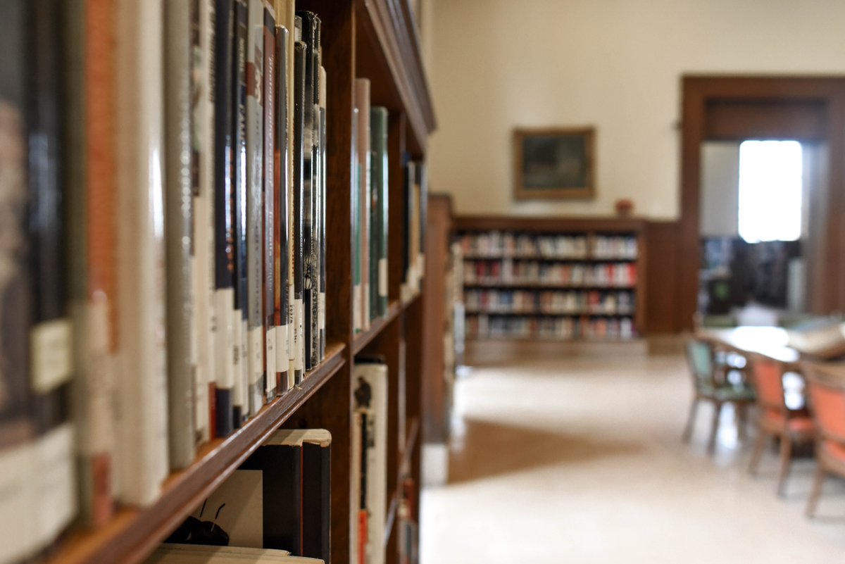 ScienceEtCite's tweet photo. 📚 @tedvitek von der @ZBZuerich im Interview über #CitizenScience in Forschungsbibliotheken: Erfahre, wie Bibliotheken innovative Fragestellungen partizipativ angehen und wie Citizen Science zur Umsetzung von #OpenScience beiträgt: https://t.co/jUQHQN7gvC https://t.co/5nXA0x2OX5