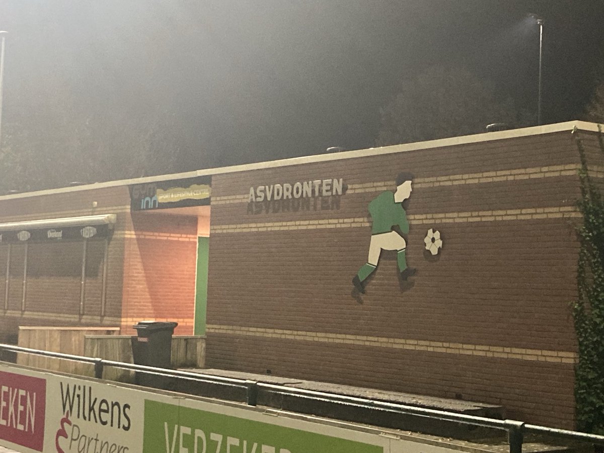 MichielGroot74's tweet photo. Wedstrijd 53 (23/24) in de Districtsbeker Oost: @asvdronten vs @vvDETO 1-2. Na een wedstrijd waarin het fysiek niet werd geschuwd stapte Door Eendracht Tot Overwinning met de winst in de bus. Anderhalf uur naar Vriezenveen. #groundhopping #dronten #deto #asvd https://t.co/KU14SFYKGS