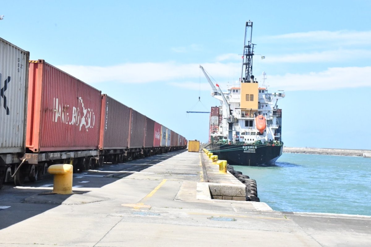 _ArriveAlive's tweet photo. The SA Association of Freight Forwarders' media statement on the current logistics crisis https://t.co/fzHYrQLvXb
#ArriveAlive #SAAFF #Logistics @TruckAndFreight https://t.co/2kAyKb1XU6