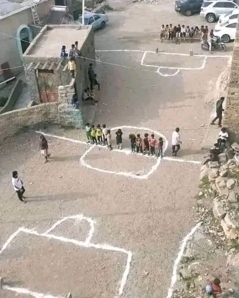 kingsofgweru's tweet photo. Street football rules The old days :
1. No referee.
2. The game ends either when players are tired or at the Maghrib (sunset) call to prayer.
3. The score is 23-22.
4. A penalty is given if a player swears on God https://t.co/kWYthhTE1t