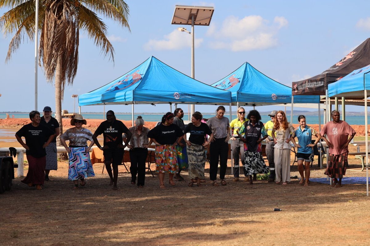 Yesterday, 21 Nov, the Anindilyakwa Community, Traditional Owners of the Groote Archipelago, NT, celebrated the return of cultural heritage material from @McrMuseum bit.ly/anindilyakwa-r… #Repatriation #ReturnOfCulturalHeritage #CulturalHeritage
