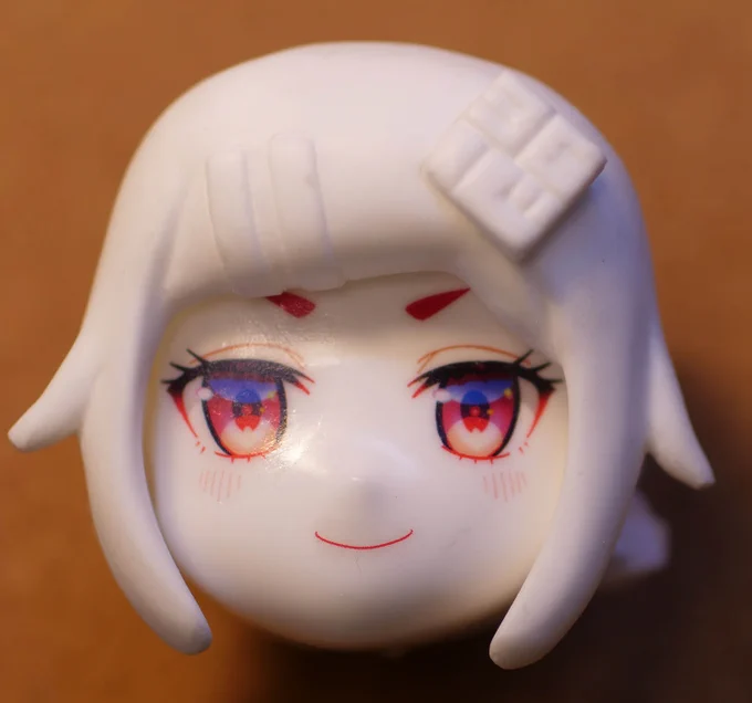 ガレキ、こんな感じに貼れるデカールが付属します!おめめ描かなくていいんだぜ…!でも自分で描けば世界に一つのキットになるぜ…! 