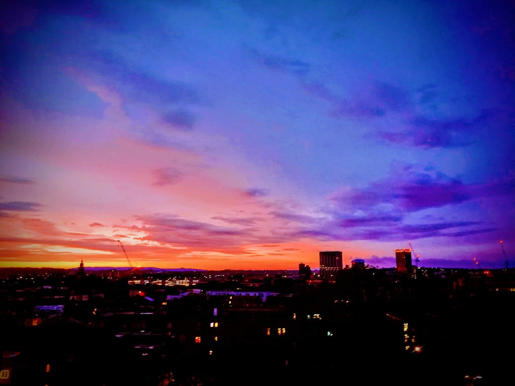 Colour's of the city at sunset🎨🌆
Photo by me📸
Artistic colourful cityscape!
#wintersunet #colourful #photography #cityscape #coloursatsunset #natureisart #colourfulclouds #citylights #photographicart #BristolCity #UK