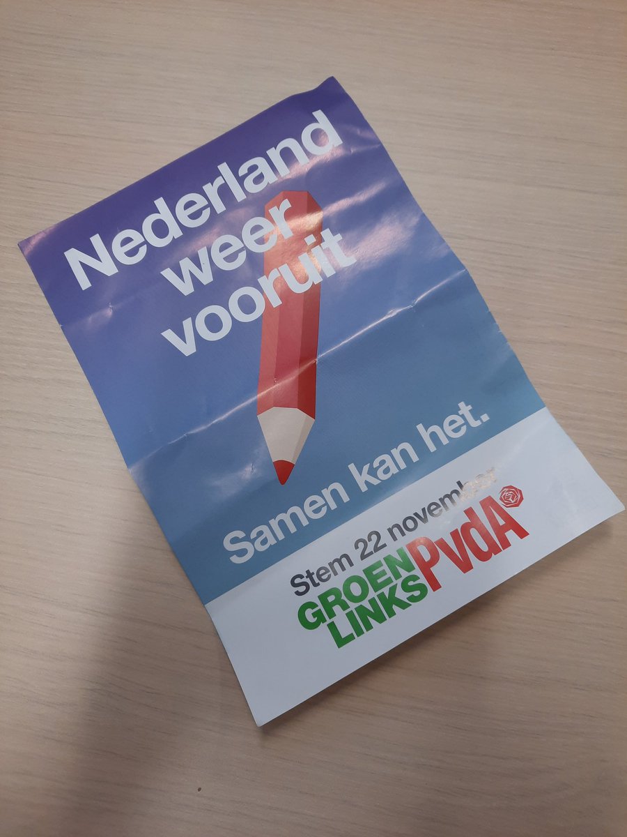 solveig_breda's tweet photo. (Niet geheel) subtiel stemadvies voor @groenlinks @PvdA op kantoor vandaag ;) #gastemmen #TK2023 #SamenKanHet https://t.co/W4S2G12iSH