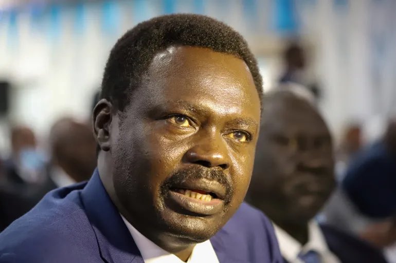 MMsbabiker1's tweet image. أكثر القبائل التي يخشاها الجنجويد في دارفور هي قبيلة الزغاوة، قبيلة متماسكة، ضاربة بجذورها في التاريخ، تداخلت بالنسب و الحسب مع سلاطين الفور، لذلك اطمئنوا لن يهاجم الجنجويد الفاشر و لا تسمعوا لجعجعة الجنجويد و نفختهم الكاذبة، نظرات مناوي تذكرهم بعيون السلطان علي دينار أو دي نار