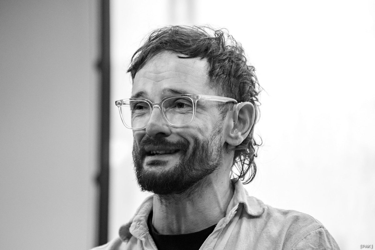 PavelKotrla's tweet photo. Aleš Kauer a @jan_spevacek Včerejší večer ve valašskomeziříčské knihovně patřil básníkům Aleši Kauerovi a Janu Spěváčkovi, knihám nakladatelství Adolescent a poezii. Další večer z projektu @ASpisovatelu Spisovatelé do knihoven. #čtení #knihy #literatura #spisovateledoknihoven https://t.co/1dNYasF3uE