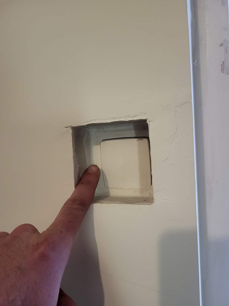 NosArtisansODT's tweet image. #nosartisansontdutalent 
Il est l'#heure d'#allumer la #lumiere  ... 
#renovation #malfacon  #immobilier #DPE