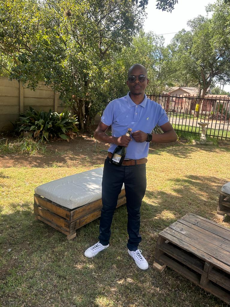 BotsaMark's tweet photo. Happy birthday To Me 🎉🎊🍾🥂 https://t.co/KutzlpyX22