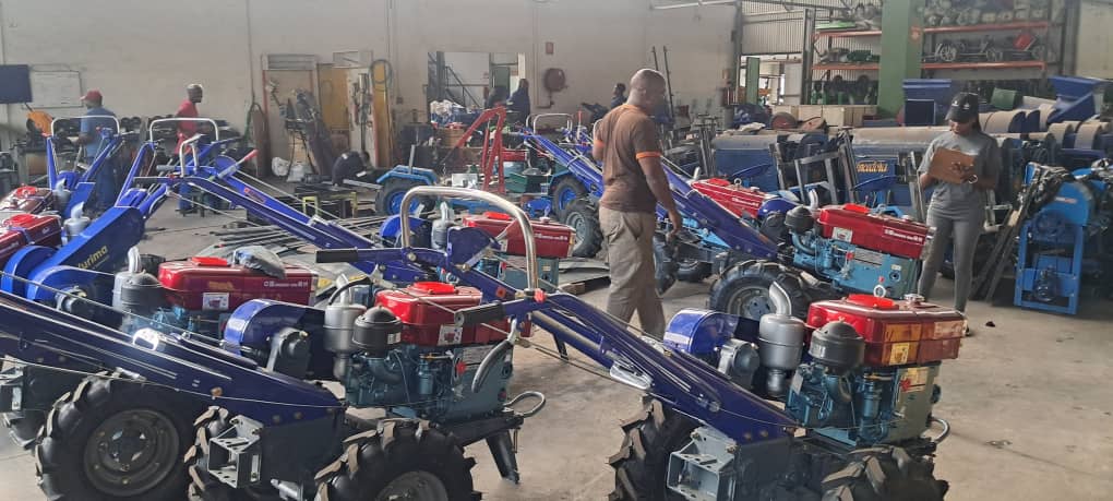 MatinCIMMYT's tweet photo. @CIMMYT, with the support of @WFP-Zimbabwe, is establishing 10 more #Mechanization Service Providers in #Mwenezi. Our Engineers &amp; interns have started a 3-day long Pre-shipment Inspection (66 machines) in Harare to ensure that they are delivered fault free &amp; ready for businesses. https://t.co/8rB8F5XE3p
