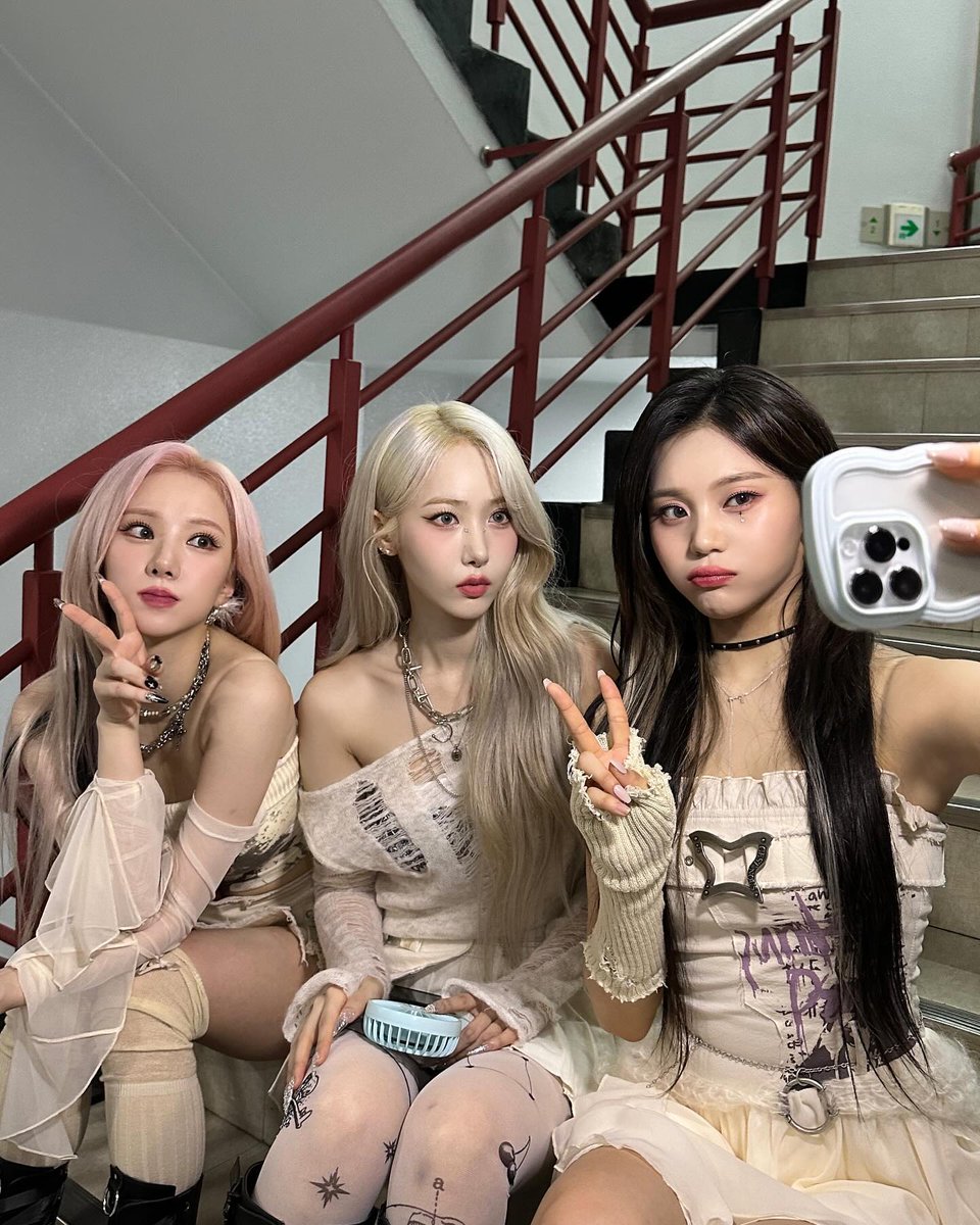 GFS_backup's tweet photo. [PIC] 231122 - SinB (bscenez) post

🐱The process of going through VERSUS album that made me really happy🩵 Don't go

#GFRIEND #VIVIZ #SINB @VIVIZ_official https://t.co/17tXUzzROs
